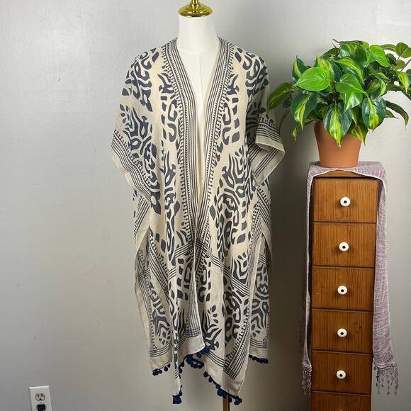 Kimono Coverup Blue & Ivory Aztec Design Open front and sides One Size - Picture 3 of 7